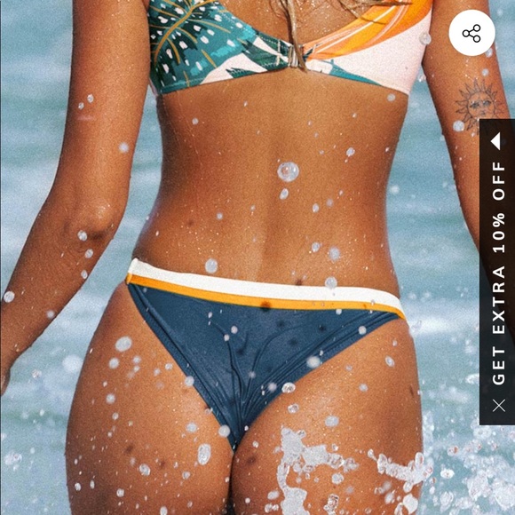 SOLD Bikini set - Picture 3 of 6